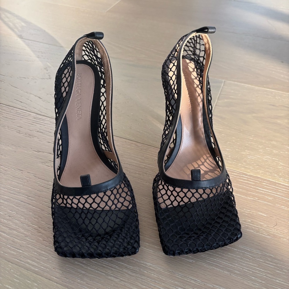 Bottega Veneta black, leather-trimmed mesh heels🖤 square-toe